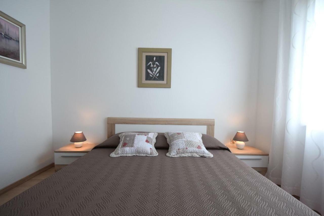 Apartments Andrea Malinska Εξωτερικό φωτογραφία