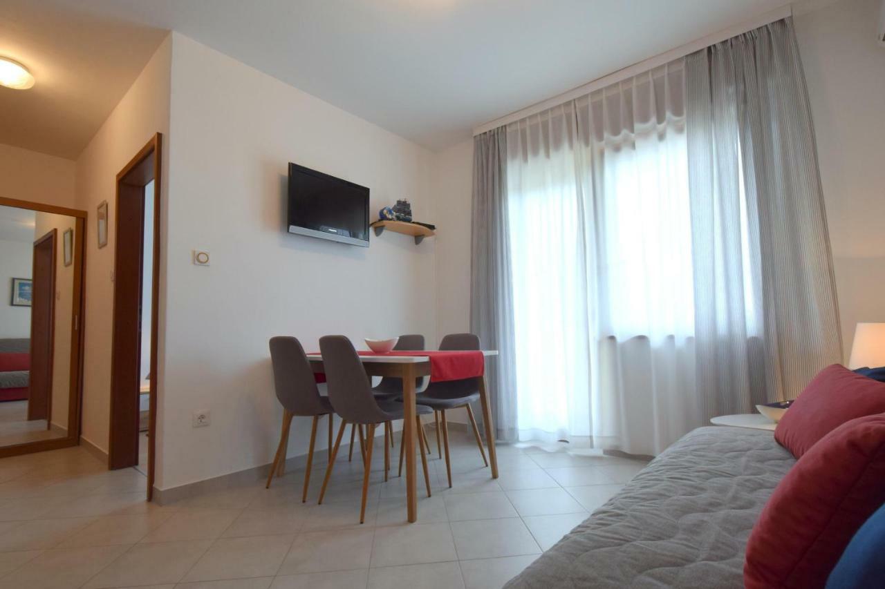 Apartments Andrea Malinska Εξωτερικό φωτογραφία